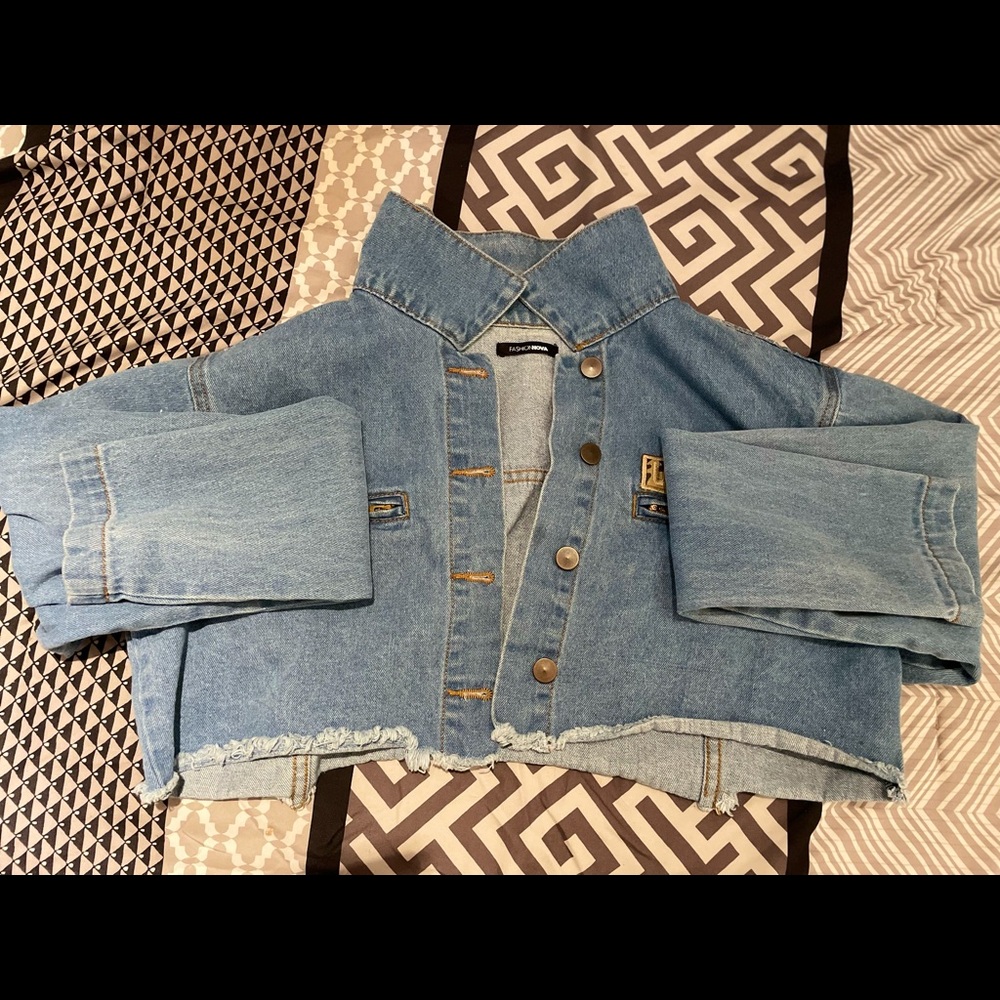 US army crop hem denim jacket. Size S